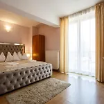 Villa Charming In A Private Mountain Braşov