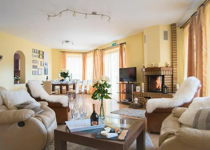 Charming In A Private Mountain Брашов