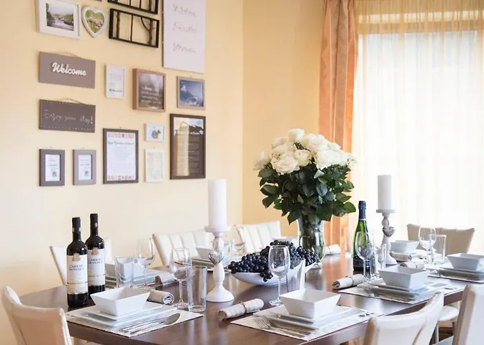 Charming In A Private Mountain Вілла Брашов