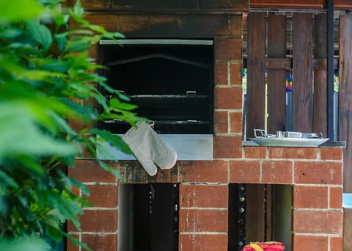 Charming In A Private Mountain Вілла Брашов